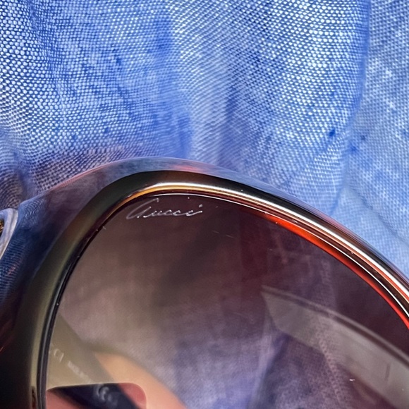 Gucci classic sunglasses & case - Picture 15 of 16